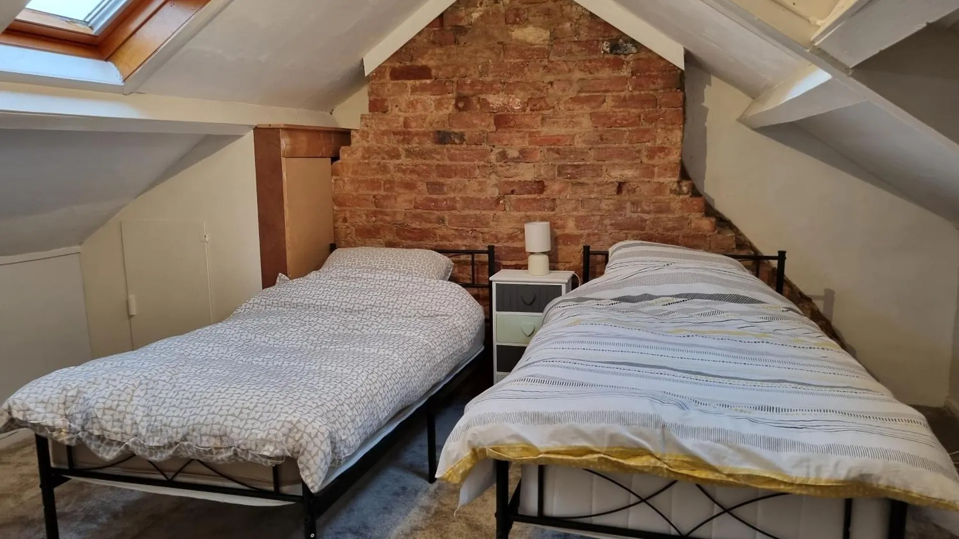 Tulip Cottage Hinderwell, Staithes & Whitby - 3 Bedrooms - Sleeps 6 - Pet Friendly - Log Burner - Genius Holiday home