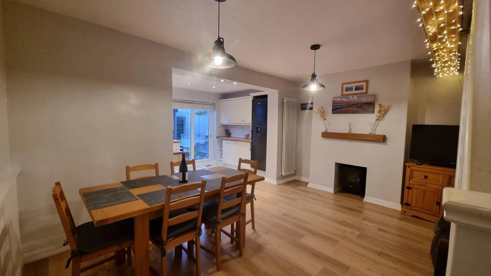 Tulip Cottage Hinderwell, Staithes & Whitby - 2 Night Min - Sleeps 6 - Pet Friendly Hinderwell